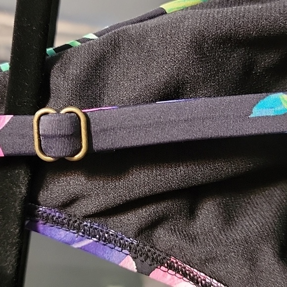 Island Escape One-Piece swimsuit.  Size 12 - Picture 4 of 9